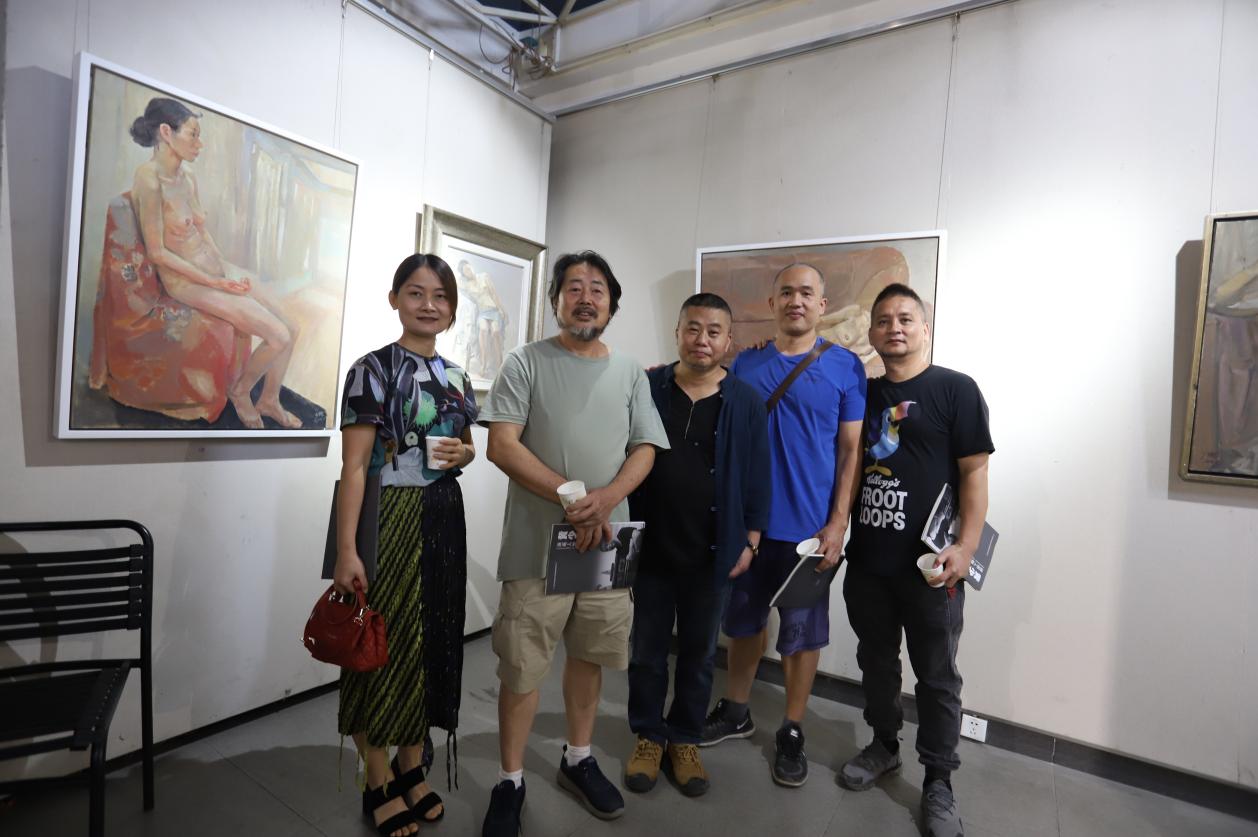 广西艺术学院基础部名师系列黄少鹏油画人物作品展顺利开展