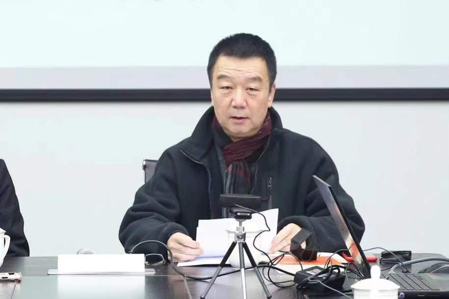 全体教职工对苏敬杰书记和刘坚老师的到来表示了热烈欢迎.